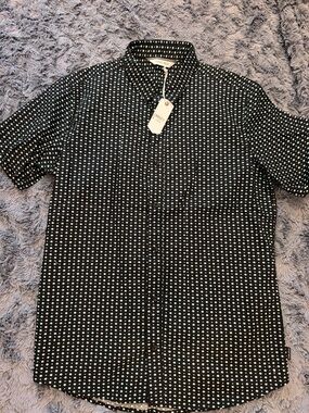 Buckle Black Short-Sleeve Button-Up Shirt with White Dot Print